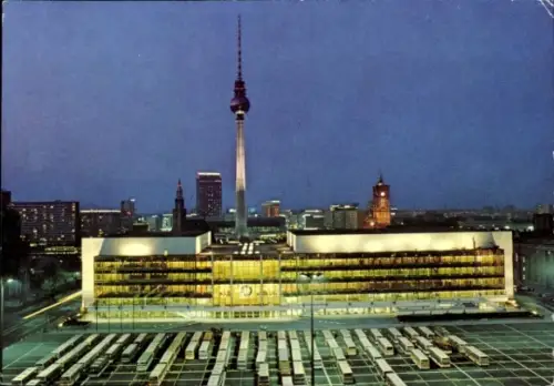 Ak Berlin Mitte, Palast der Republik, Fernsehturm, Rathaus, Nachtbeleuchtung