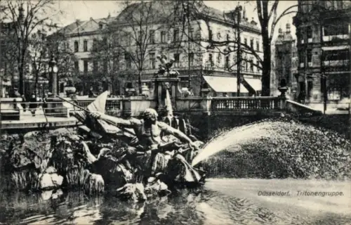 Ak Düsseldorf am Rhein,  Tritonengruppe, Brunnen, Wasserstrahl