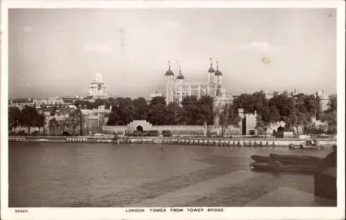 Ak Tower Hamlets London England, London Tower, Tower Bridge, Wasser, Bäume, Boote