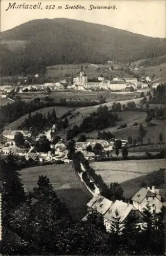 Ak Mariazell Steiermark,  862 m Seehöhe, Steiermark, Landschaft mit Bergen und Häusern
