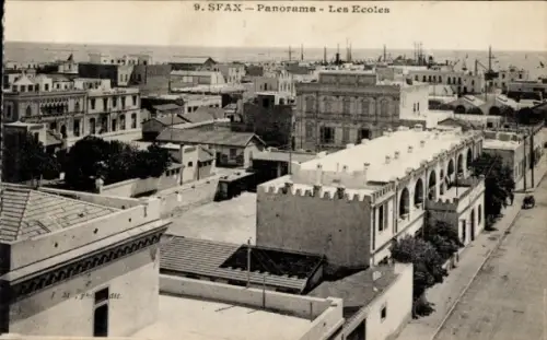 Ak Sfax Tunesien, Panorama von  Les Ecoles, Stadtansicht, Gebäude, Straßen
