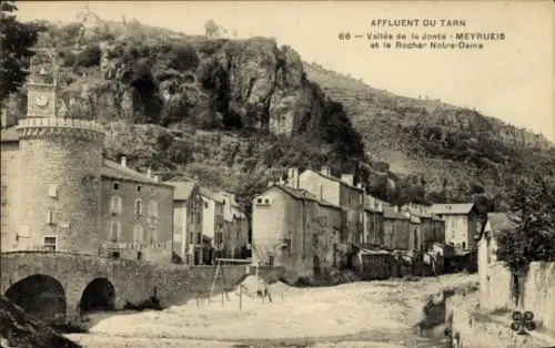 Ak Meyrueis Lozère, Fluss, Gebäude, Uhrturm, Felsen, Vallée de la Jonte, Meyrueis