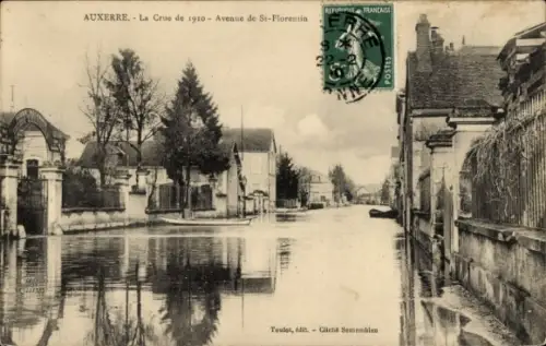 Ak Auxerre Yonne, Avenue de St-Florentin, Hochwasser 1910, Fluss, Häuser, Boote
