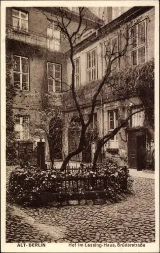 Ak Berlin Mitte, Hof im Lessing-Haus, Brüderstraße