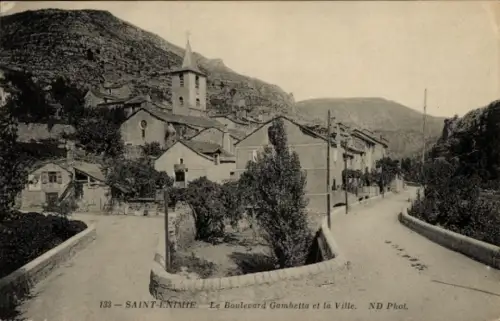 CPA Sainte Enimie Lozère, Le Boulevard Gambetta et la Ville