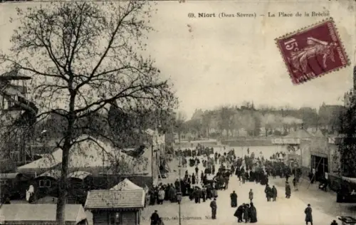 Ak Niort Deux Sèvres,  Platz de la Brèchie, Menschenmenge, Poststempel, Briefmarke