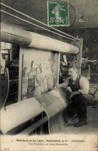 CPA Aubusson Creuse, Manufacture de Tapis, Tapisserie en cours d'exécution