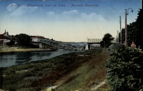 Ak Przemyśl Polen, Zerstörte Brücke, Flusslandschaft,  aus 1916