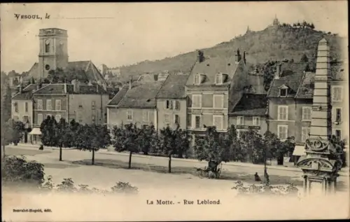 Ak Vesoul Haute Saone Frankreich, La Motte, Rue Leblond, Denkmal