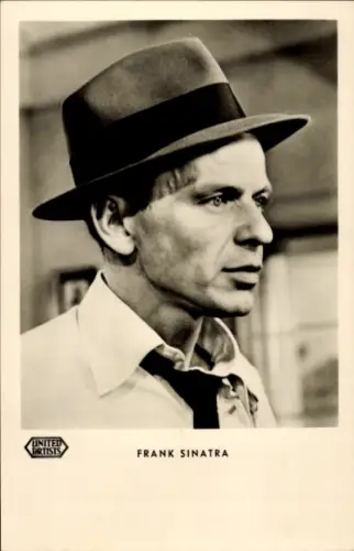 Ak Sänger und Schauspieler Frank Sinatra, Portrait, Hut