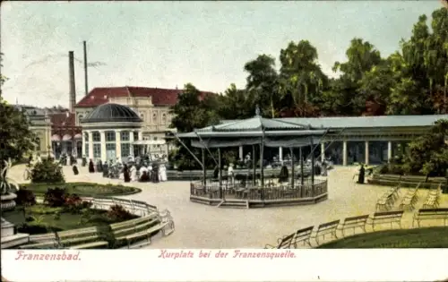 Ak Františkovy Lázně Franzensbad Region Karlsbad,  Kurplatz, Franzensquelle, Menschen, Pavillon