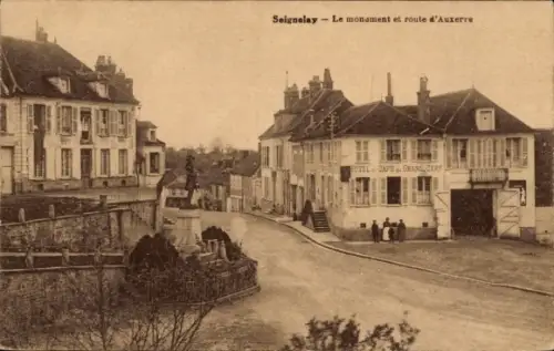 Ak Seignelay Yonne,  Hotel Cafe Grand Cerf, Monument, Straße