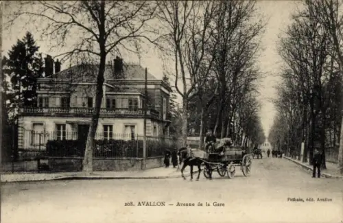 Ak Avallon Yonne, Pferdewagen, Straße, Bäume, Gebäude, Menschen