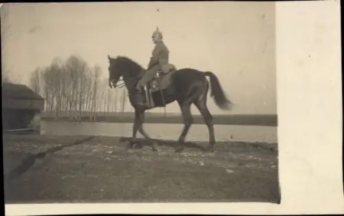 Foto Ak Soldat zu Pferd, Uniform