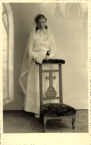 Foto Ak Mädchen-Porträt, Erstkommunion