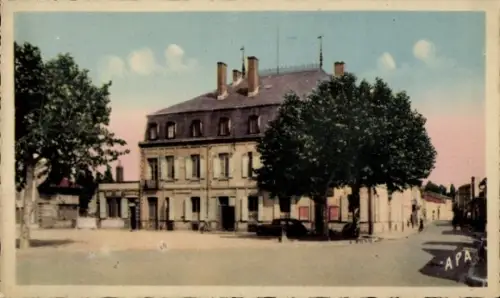 Ak Castelsarrasin Tarn et Garonne, Fassade eines Gebäudes, Bäume, Straße, APA