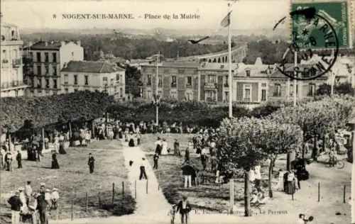 CPA Nogent sur Marne Val-de-Marne, Place de la Mairie