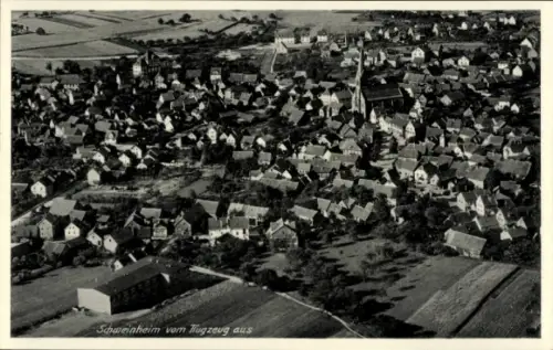 Ak Schweinheim Aschaffenburg in Unterfranken, Luftaufnahme von  viele Häuser, ländliche Umgebung
