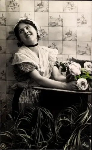 Ak Junge Frau, Portrait, Rosen