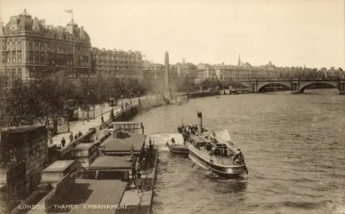 Ak London City England, Vicoria Embankment, Raddampfer