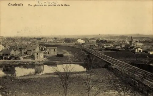 Ak Charleville Mézières Ardennes, Panorama von  Stadtansicht, Gleise, Wasser, Gebäude