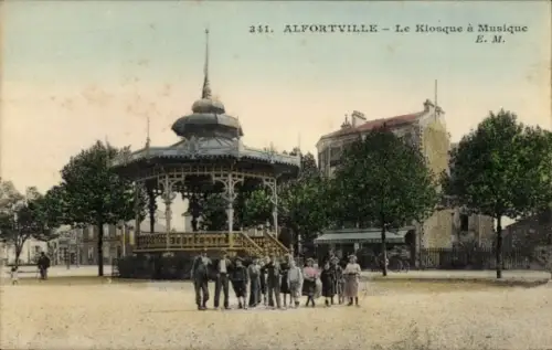 Ak Alfortville Val de Marne, Kiosque à Musique,  Gruppe von Menschen, Bäume