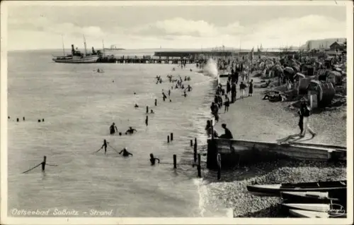 Ak Sassnitz auf der Insel Rügen, Strand, Badegäste, Dampfer