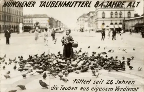 Foto Ak München, Münchner Taubenmutterl, 81 Jahre