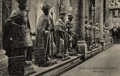 Ak Innsbruck in Tirol, Statuen in der Hofkirche