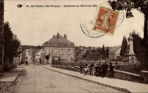 Ak St. Yrieix Haute Vienne, Boulevard de l'Hotel de Ville