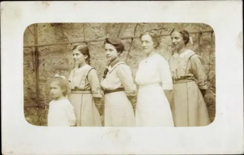 Foto Ak Junge Frauen und Mädchen, Portrait