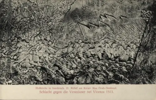 Ak Innsbruck in Tirol, Hofkirche, Relief am Kaiser Max Grab-Denkmal, Schlacht gegen die Venezianer