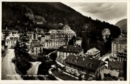 Ak Bad Gastein Badgastein in Salzburg,  Blick von der Bahnhofstraße, Berge, Hotels