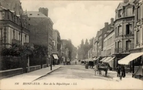 CPA Honfleur Calvados, Rue de la République