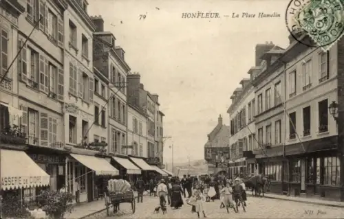 Ak Honfleur Calvados, Straße mit Menschen, Geschäften, Pferdefuhrwerken, La Place Hamelin, Honfle