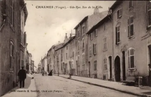 Ak Charmes Vosges, Straße in  Häuser, Personen,  