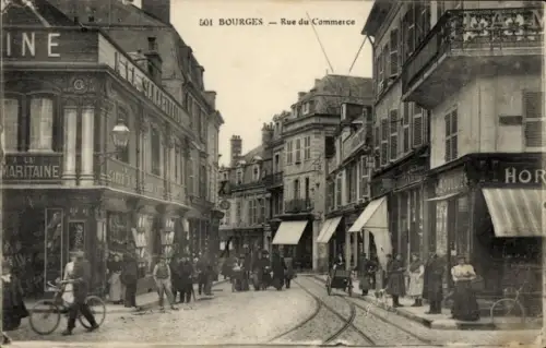 Ak Bourges Cher, Straße mit Geschäften, Menschen, Fahrrädern, Schildern, Rue du Commerce