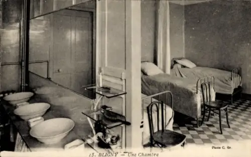 Ak Bligny Essonne, Une Chambre, Innenansicht, Schlafraum, Waschbecken