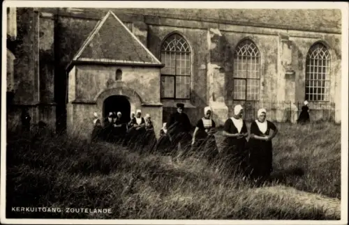 Ak Zoutelande Zeeland, Kerkuitgang