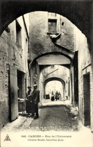 Ak Cahors Lot, Gasse in  Menschen, Bücherladen,  Atmosphäre