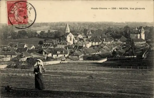Ak Nexon Haute Vienne, Landschaftsansicht von  Frau in traditioneller Kleidung, Kirche sichtbar