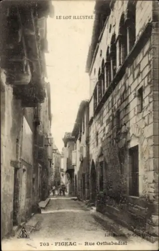 Ak Figeac Lot, Straße in   Gebäude, Menschen auf der Straße