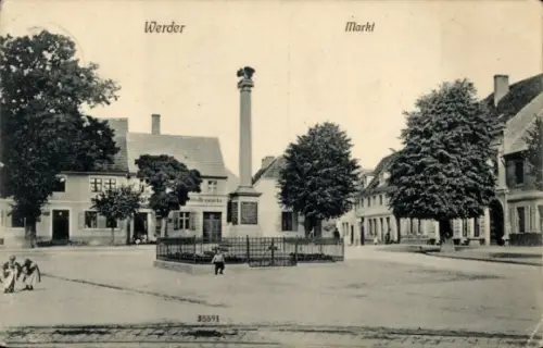 Ak Werder an der Havel, Markt, Kriegerdenkmal