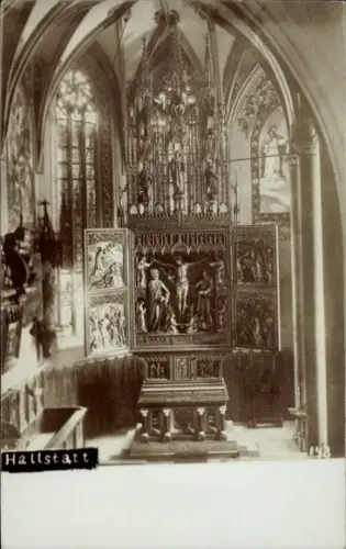 Ak Hallstatt im Salzkammergut Oberösterreich, Altar,  gotische Architektur, Kirchenfenster