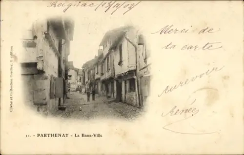Ak Parthenay Deux Sèvres,  La Basse-Ville, schmale Gasse, Menschen,  Gebäude