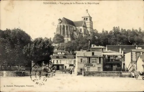Ak Tonnerre Yonne,  Platz der Republik, Gebäude, Geschäfte, Poststempel