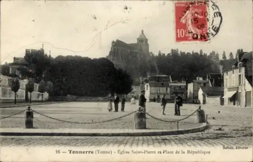 Ak Tonnerre Yonne, Eglise Saint-Pierre, Platz der Republik, Menschen, Bäume, Poststempel