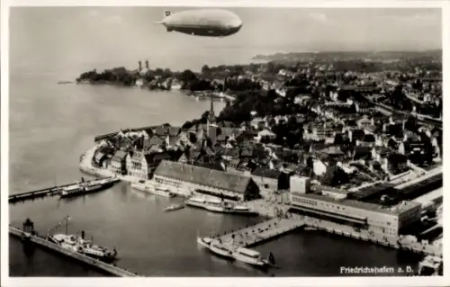 Ak Friedrichshafen am Bodensee, Luftaufnahme von  Zeppelin, Hafen, Stadtansicht