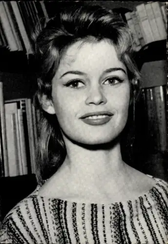 Ak Schauspielerin Brigitte Bardot, Portrait