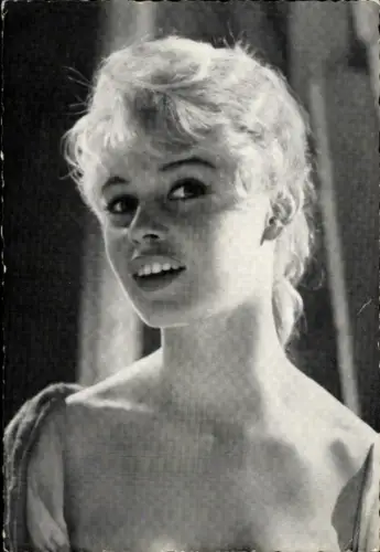 Ak Schauspielerin Brigitte Bardot, Portrait